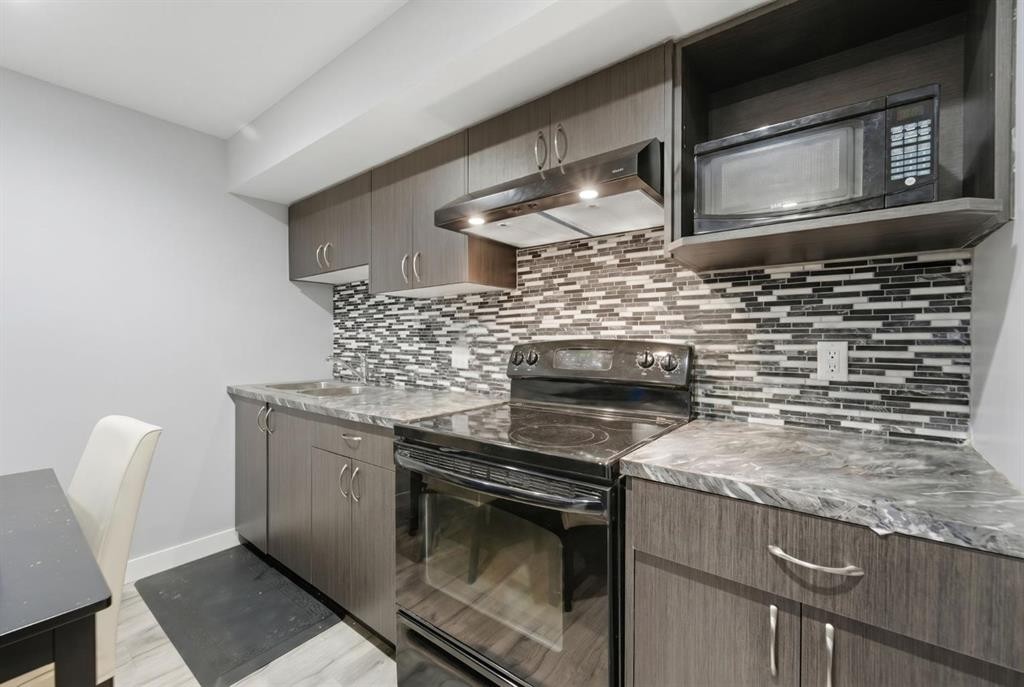 174 Morningside Circle Sw, Airdrie, AB - Indoor Photo Showing Kitchen