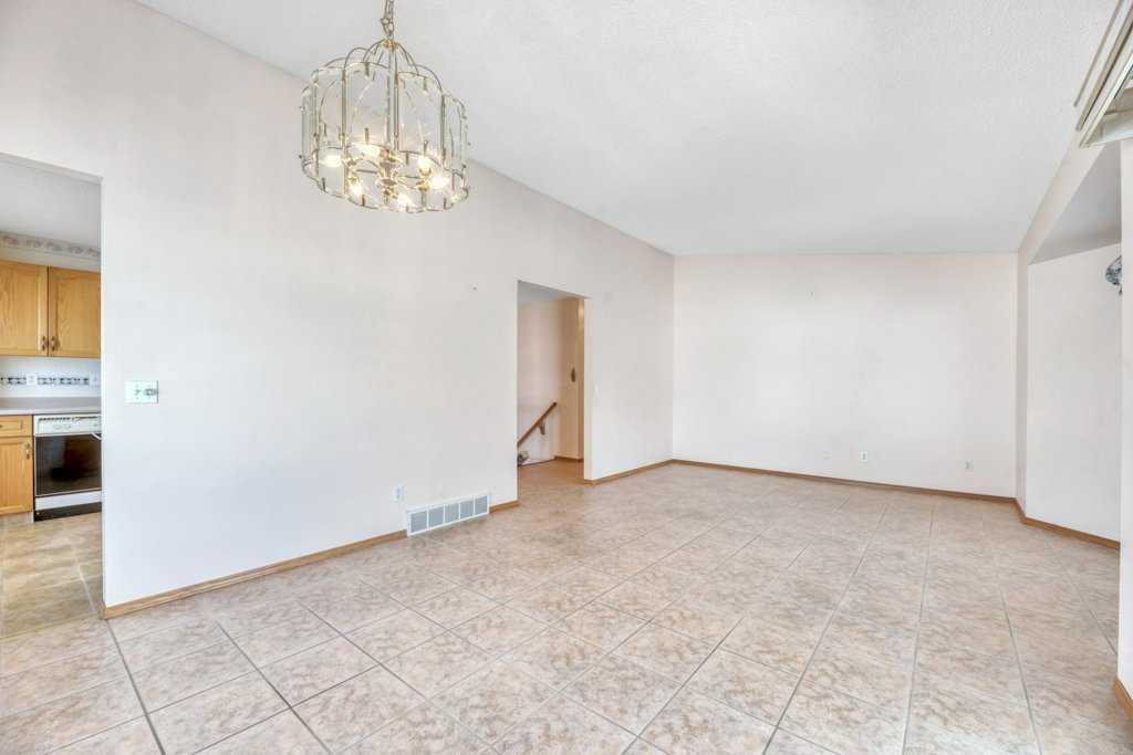 33 Riverview Point Se, Calgary, AB - Indoor Photo Showing Other Room