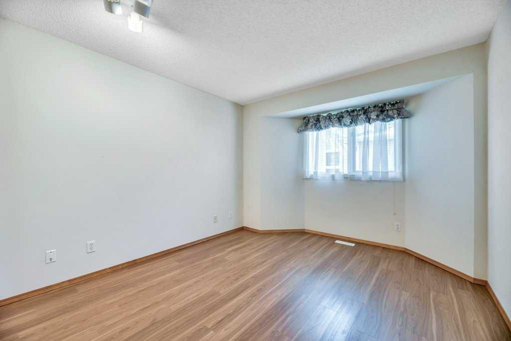 33 Riverview Point Se, Calgary, AB - Indoor Photo Showing Other Room