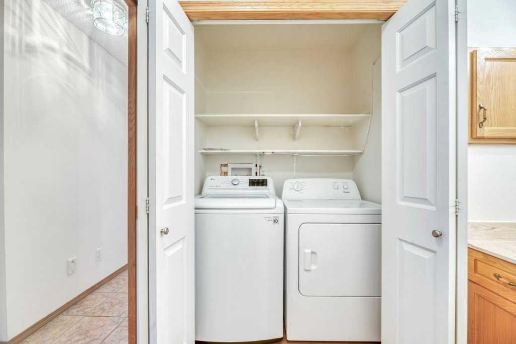 33 Riverview Point Se, Calgary, AB - Indoor Photo Showing Laundry Room