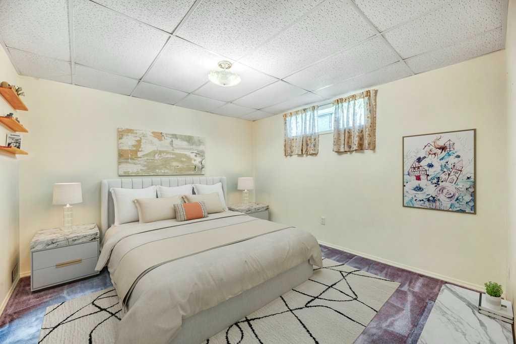 33 Riverview Point Se, Calgary, AB - Indoor Photo Showing Bedroom