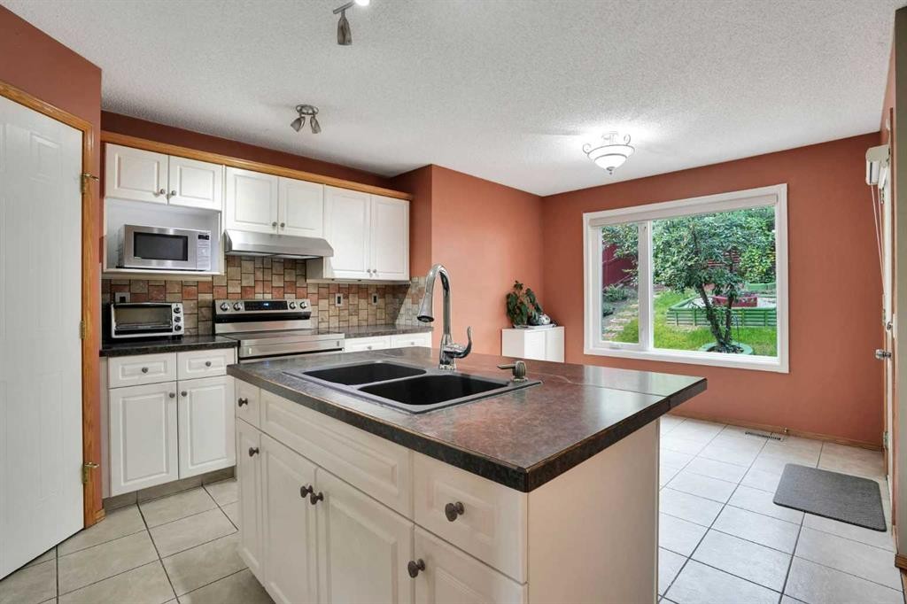 332 Harvest Hills Drive Ne, Calgary, AB - Indoor Photo Showing Kitchen With Double Sink