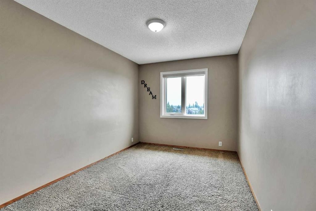 332 Harvest Hills Drive Ne, Calgary, AB - Indoor Photo Showing Other Room