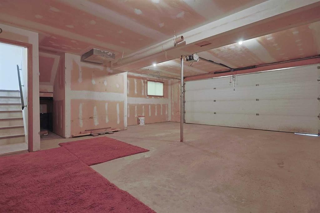 4904 Verulum Place Nw, Calgary, AB - Indoor Photo Showing Garage