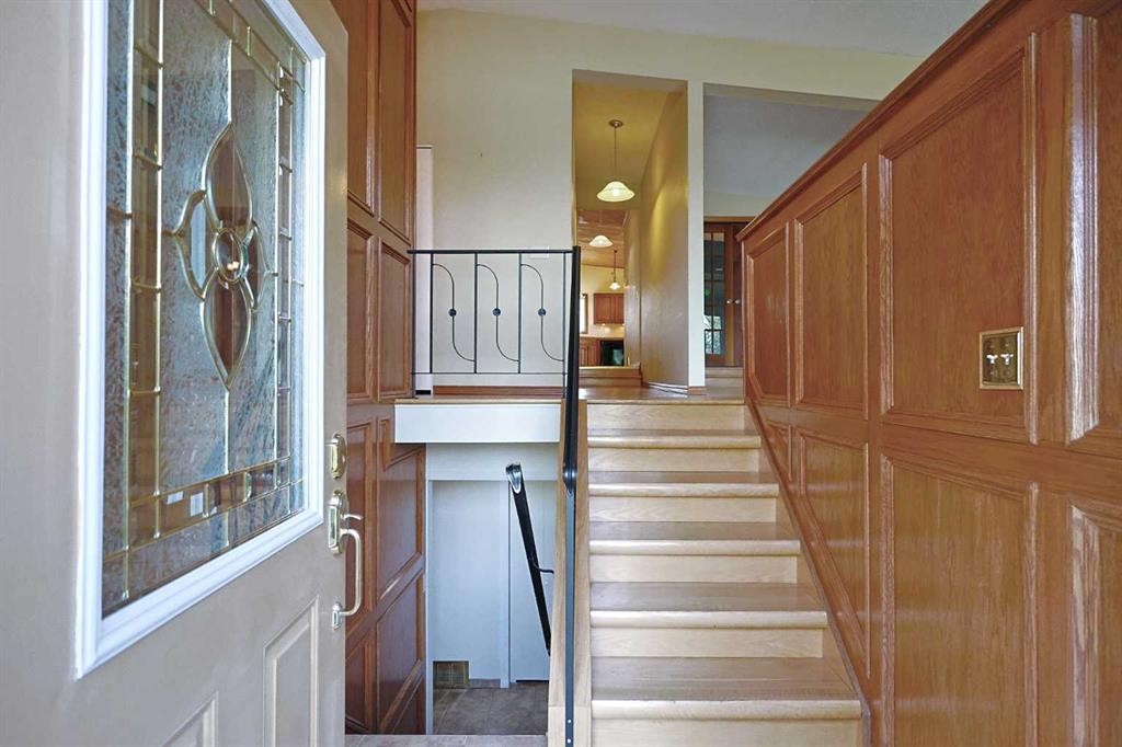 4904 Verulum Place Nw, Calgary, AB - Indoor Photo Showing Other Room