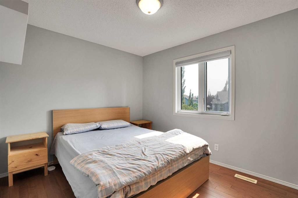 101 Royal Oak Crescent Nw, Calgary, AB - Indoor Photo Showing Bedroom