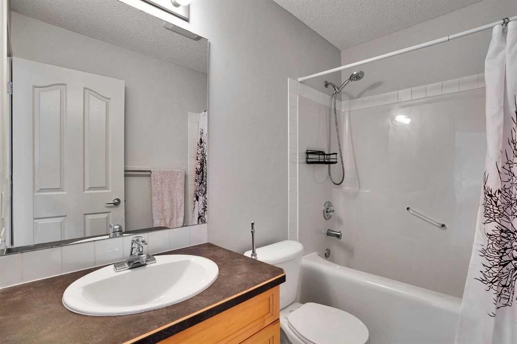 101 Royal Oak Crescent Nw, Calgary, AB - Indoor Photo Showing Bathroom
