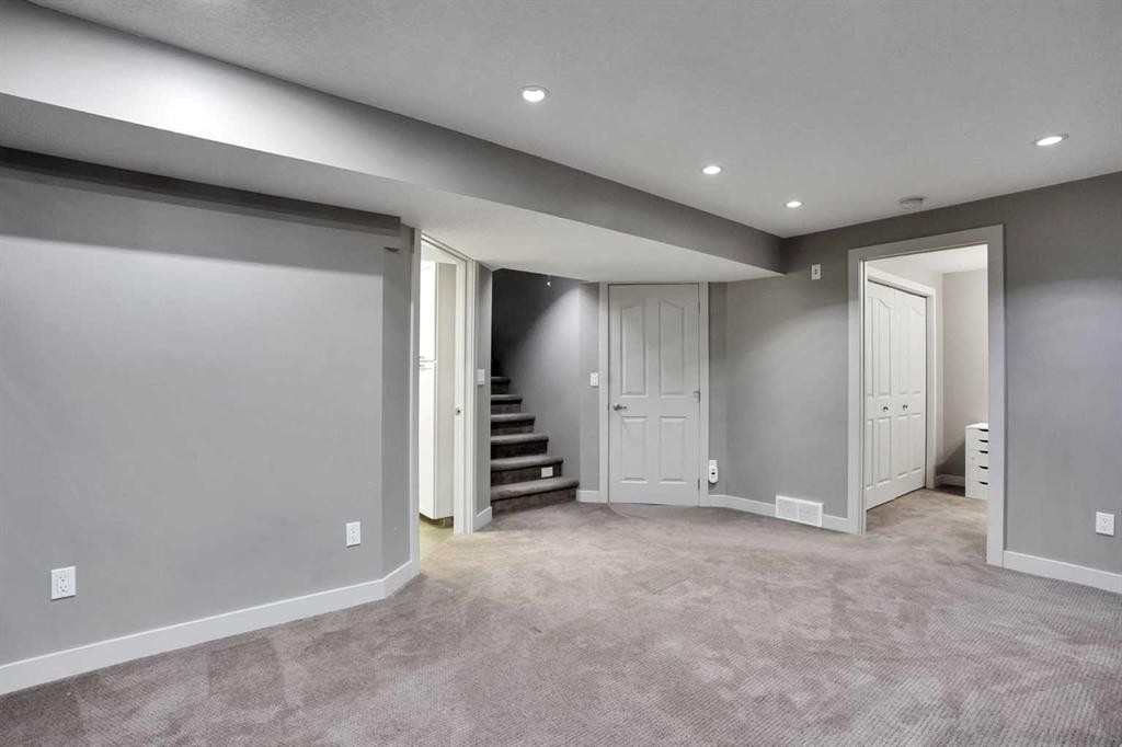 101 Royal Oak Crescent Nw, Calgary, AB - Indoor Photo Showing Other Room