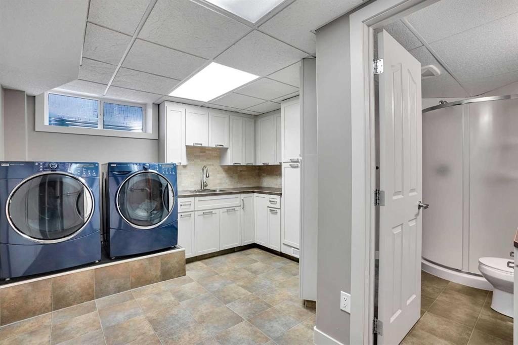 101 Royal Oak Crescent Nw, Calgary, AB - Indoor Photo Showing Laundry Room