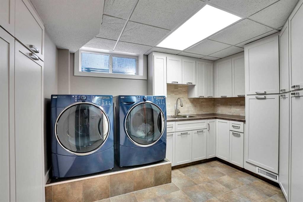 101 Royal Oak Crescent Nw, Calgary, AB - Indoor Photo Showing Laundry Room