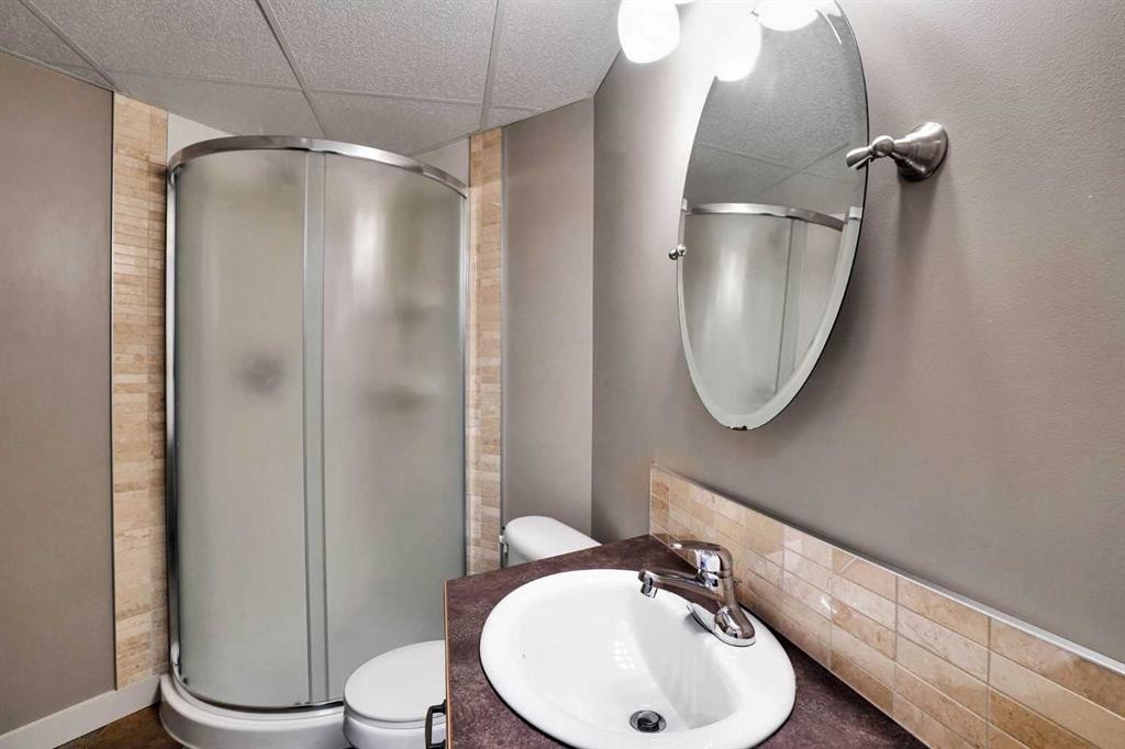 101 Royal Oak Crescent Nw, Calgary, AB - Indoor Photo Showing Bathroom