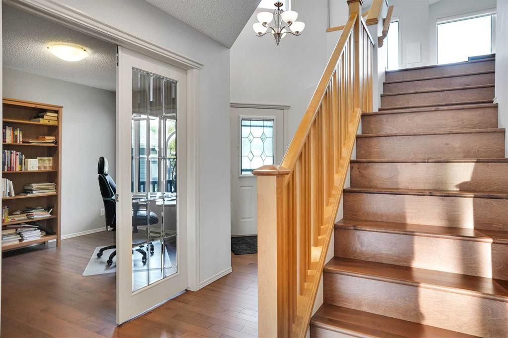 101 Royal Oak Crescent Nw, Calgary, AB - Indoor Photo Showing Other Room