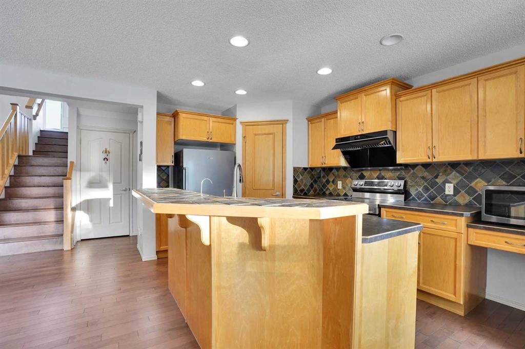 101 Royal Oak Crescent Nw, Calgary, AB - Indoor Photo Showing Kitchen