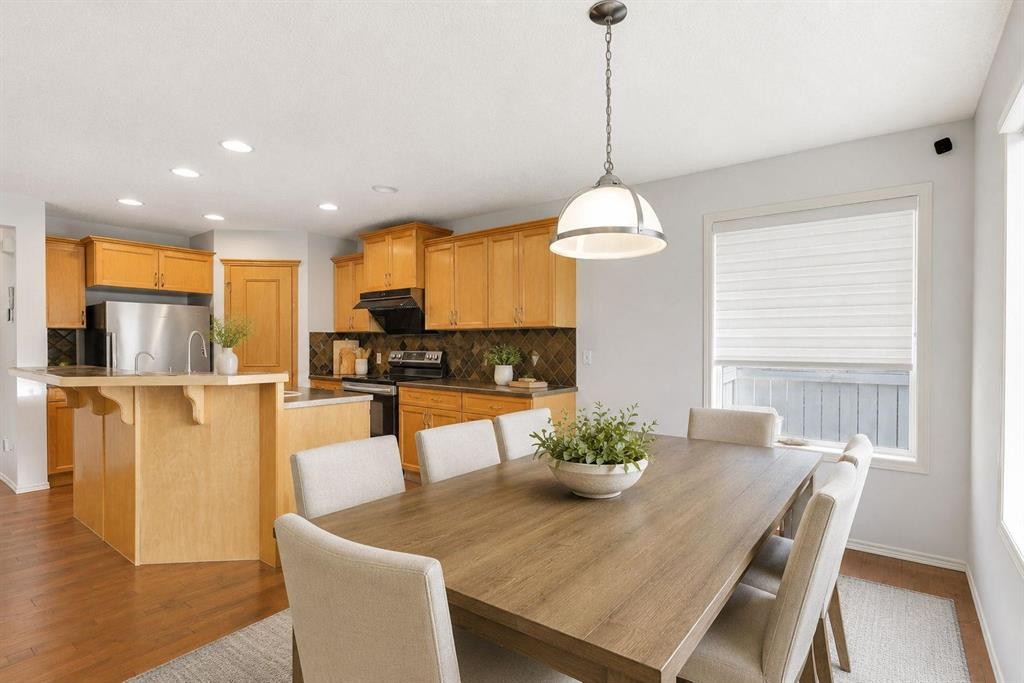 101 Royal Oak Crescent Nw, Calgary, AB - Indoor Photo Showing Dining Room