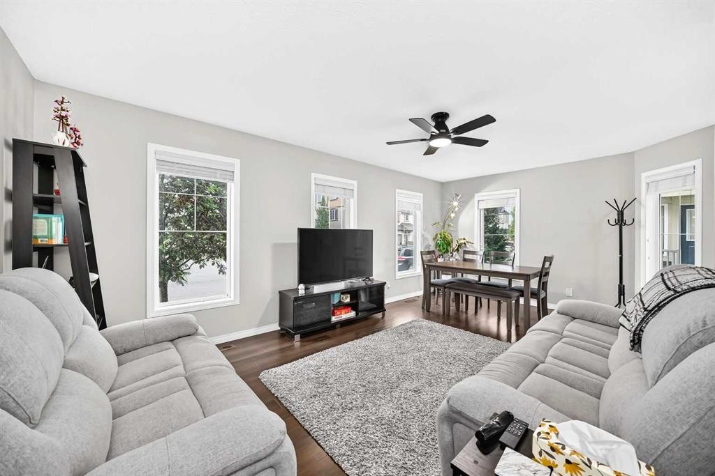 535 Windstone Common Sw, Airdrie, AB - Indoor Photo Showing Living Room