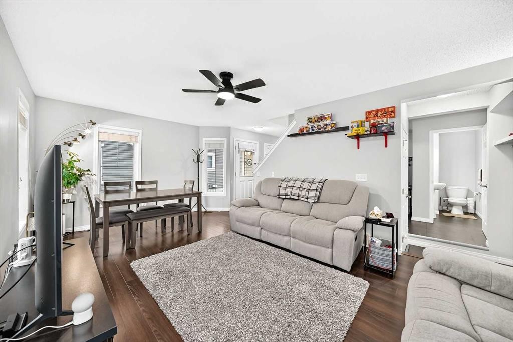 535 Windstone Common Sw, Airdrie, AB - Indoor Photo Showing Living Room