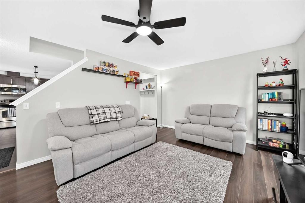 535 Windstone Common Sw, Airdrie, AB - Indoor Photo Showing Living Room