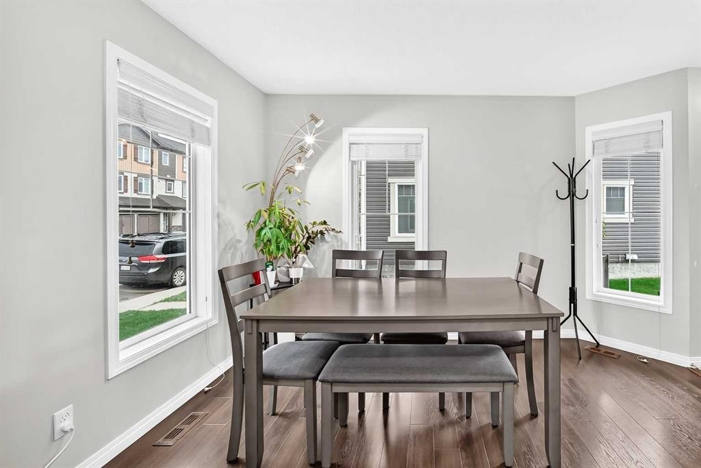 535 Windstone Common Sw, Airdrie, AB - Indoor Photo Showing Dining Room