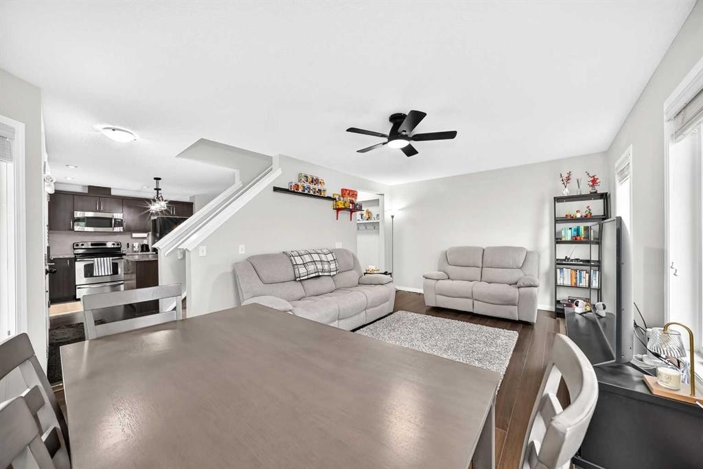 535 Windstone Common Sw, Airdrie, AB - Indoor Photo Showing Living Room