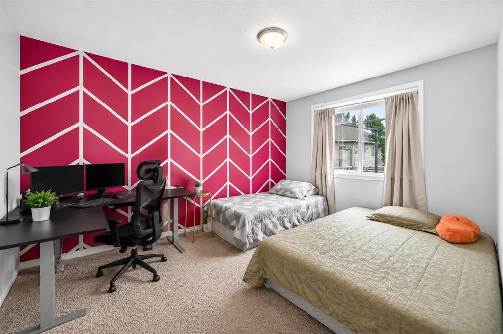 535 Windstone Common Sw, Airdrie, AB - Indoor Photo Showing Bedroom