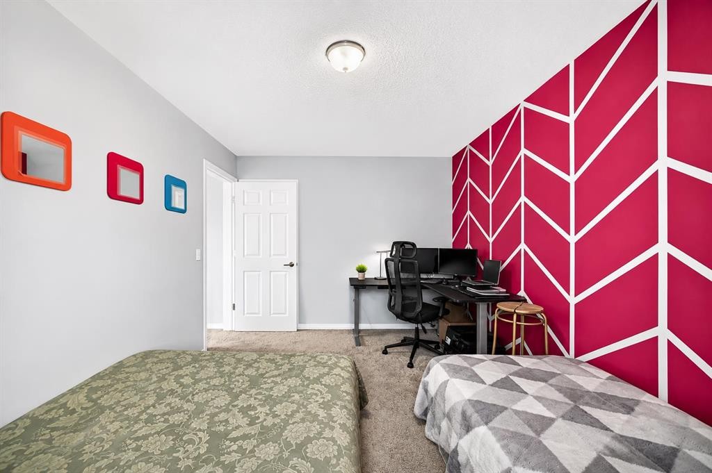 535 Windstone Common Sw, Airdrie, AB - Indoor Photo Showing Bedroom