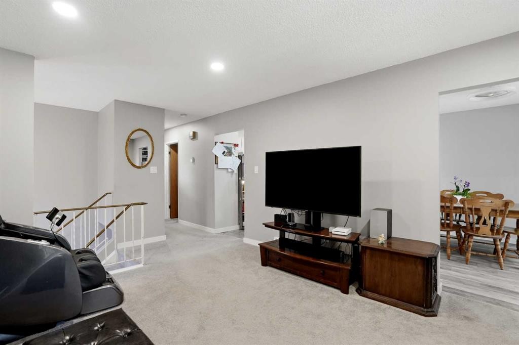 3056 32A Street Se, Calgary, AB - Indoor