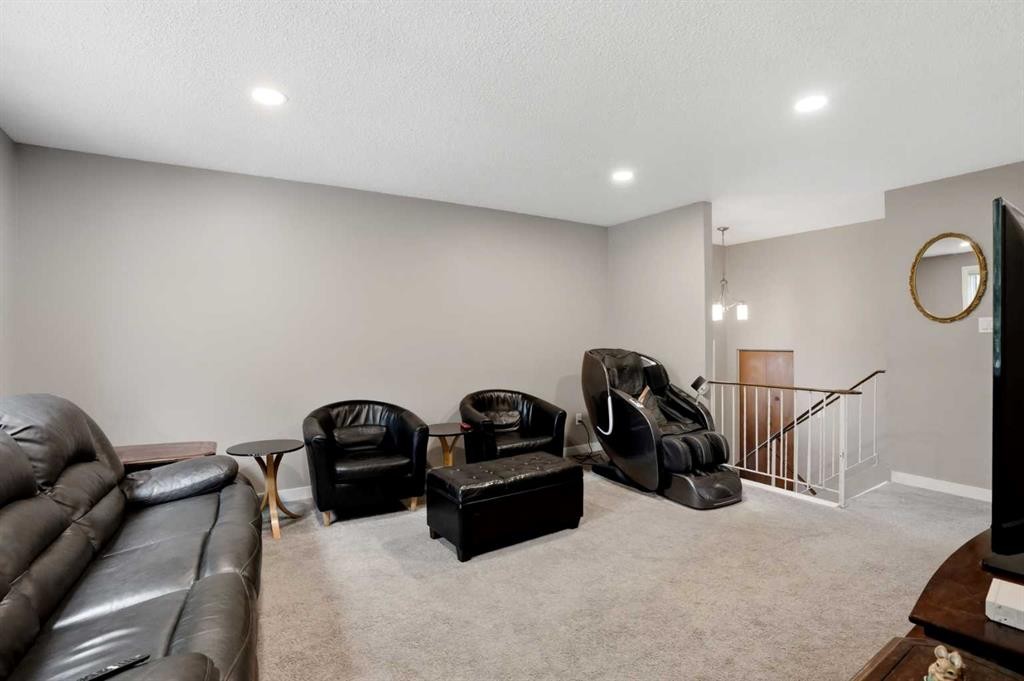 3056 32A Street Se, Calgary, AB - Indoor
