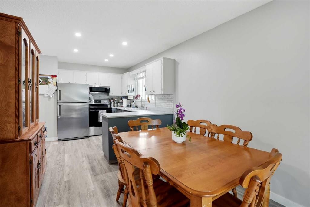 3056 32A Street Se, Calgary, AB - Indoor Photo Showing Dining Room