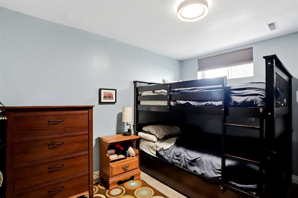 3056 32A Street Se, Calgary, AB - Indoor Photo Showing Bedroom