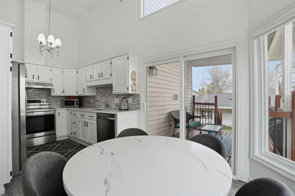 203 Shawglen Road Sw, Calgary, AB - Indoor