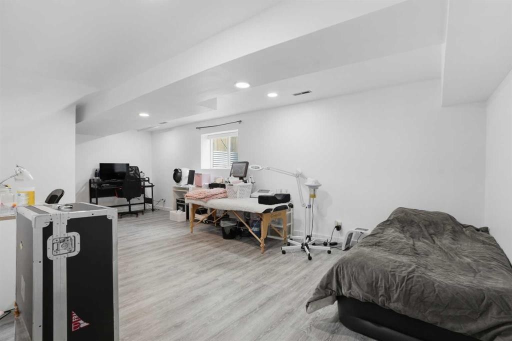 203 Shawglen Road Sw, Calgary, AB - Indoor