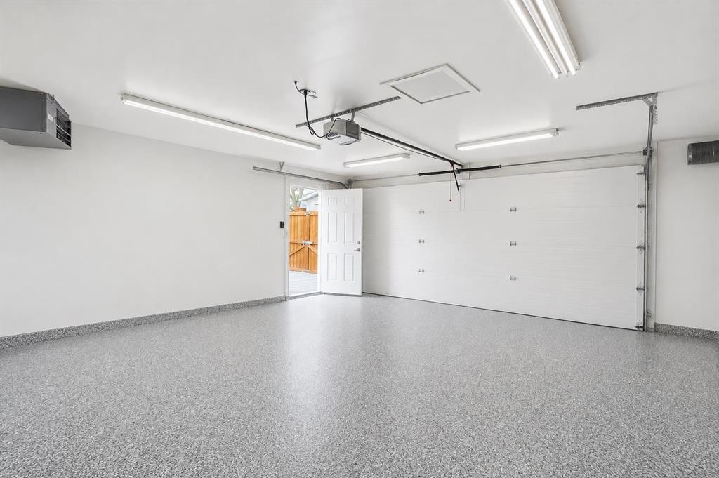 203 Shawglen Road Sw, Calgary, AB - Indoor Photo Showing Garage