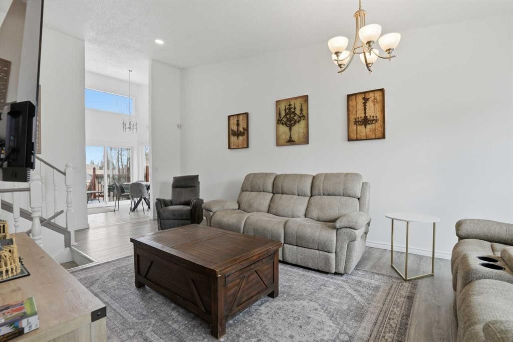 203 Shawglen Road Sw, Calgary, AB - Indoor Photo Showing Living Room