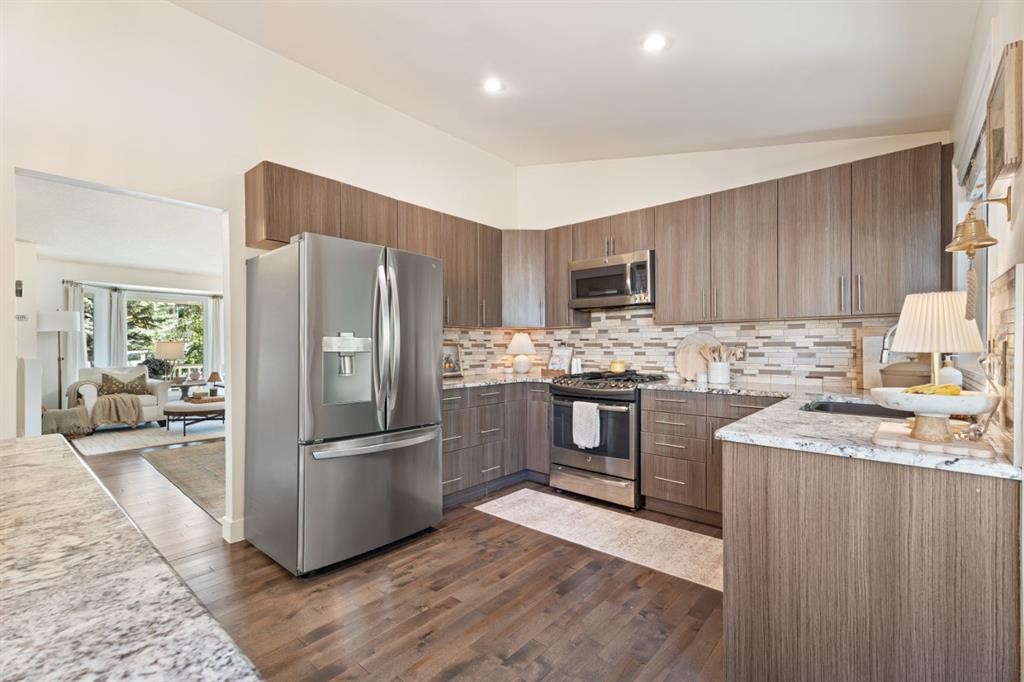 36 Sunvista Place Se, Calgary, AB - Indoor Photo Showing Kitchen With Upgraded Kitchen