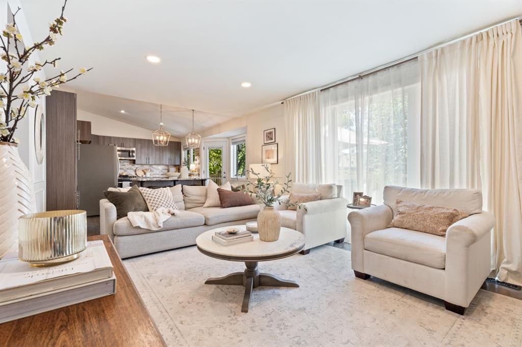 36 Sunvista Place Se, Calgary, AB - Indoor Photo Showing Living Room