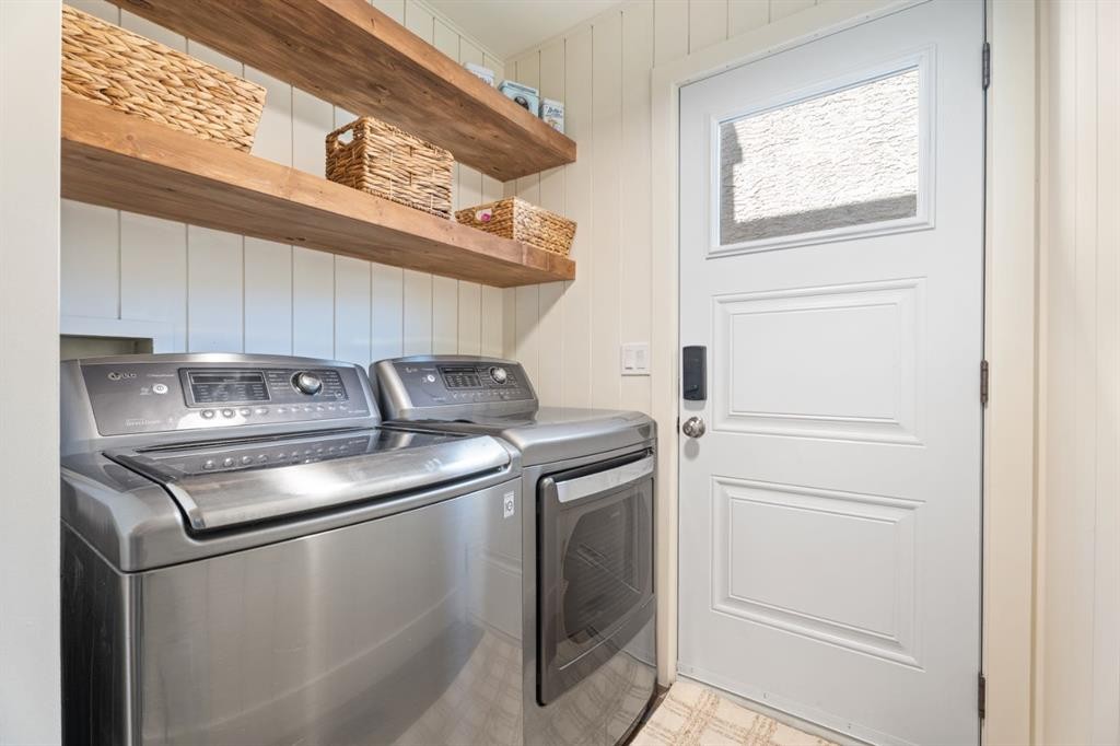 36 Sunvista Place Se, Calgary, AB - Indoor Photo Showing Laundry Room