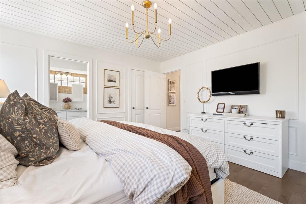 36 Sunvista Place Se, Calgary, AB - Indoor Photo Showing Bedroom