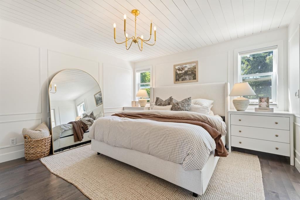 36 Sunvista Place Se, Calgary, AB - Indoor Photo Showing Bedroom