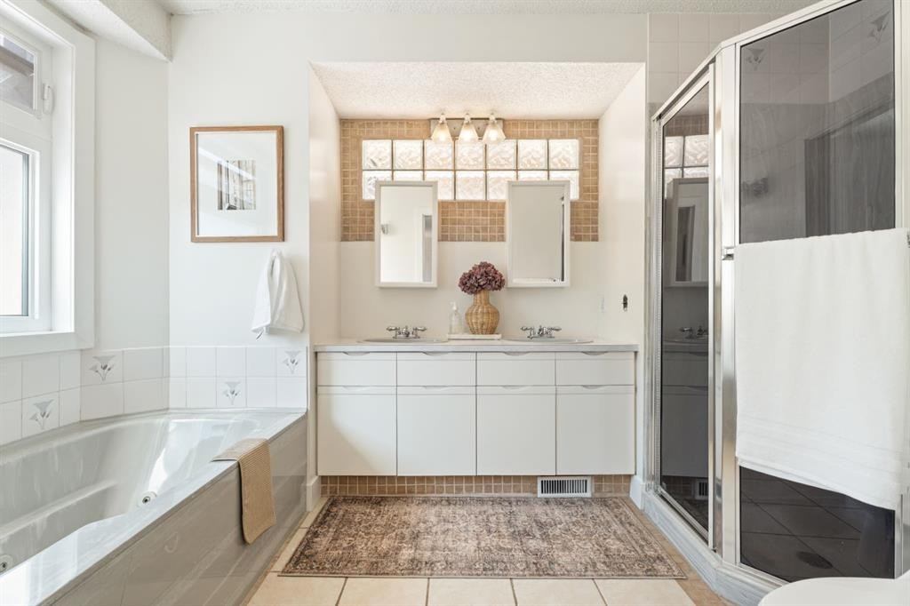 36 Sunvista Place Se, Calgary, AB - Indoor Photo Showing Bathroom