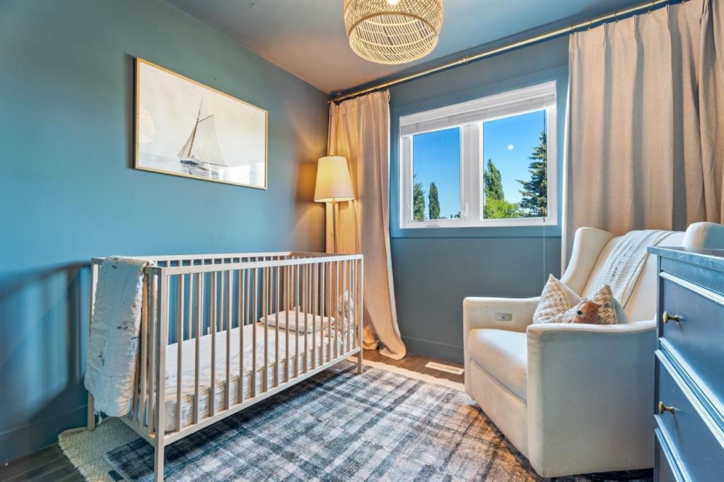 36 Sunvista Place Se, Calgary, AB - Indoor Photo Showing Bedroom