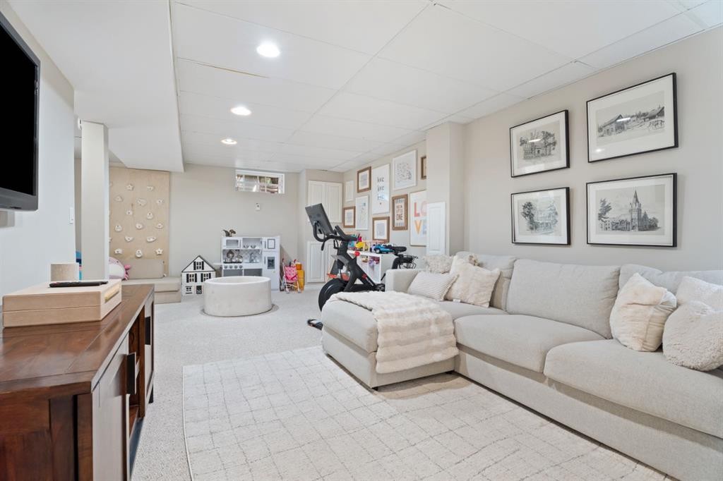 36 Sunvista Place Se, Calgary, AB - Indoor