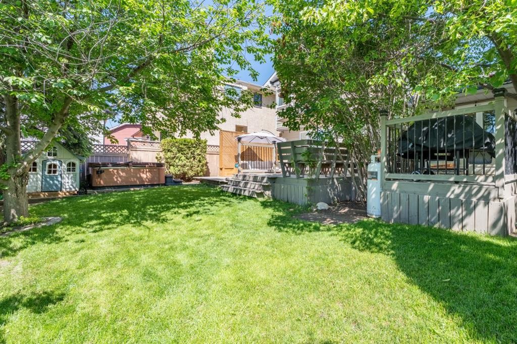 36 Sunvista Place Se, Calgary, AB - Outdoor