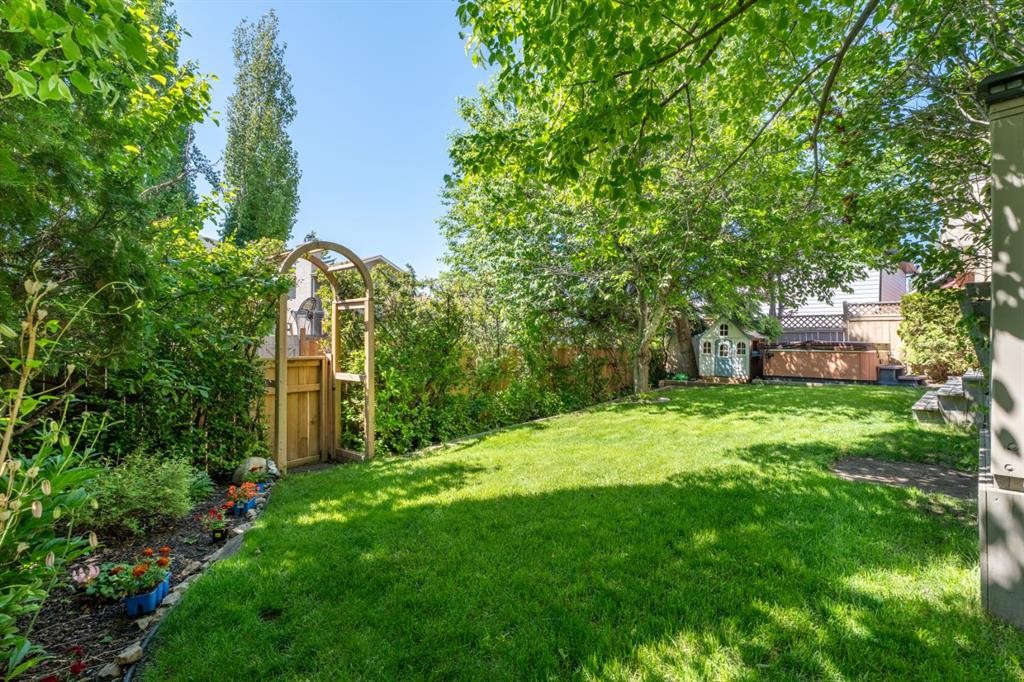 36 Sunvista Place Se, Calgary, AB - Outdoor