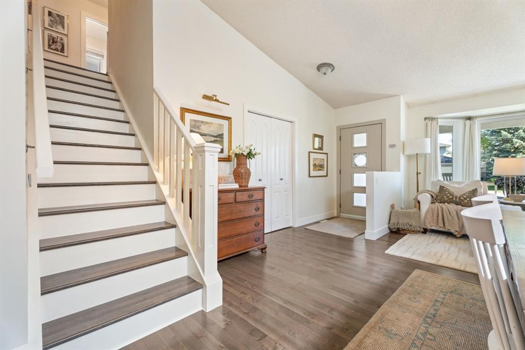 36 Sunvista Place Se, Calgary, AB - Indoor