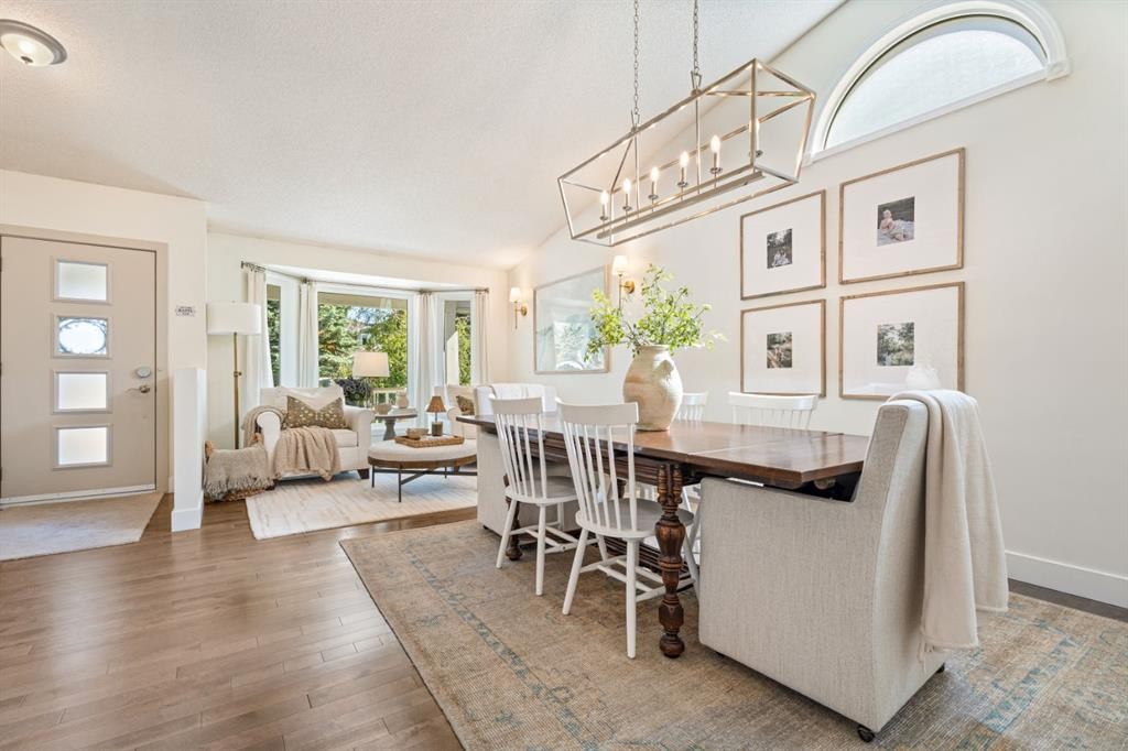 36 Sunvista Place Se, Calgary, AB - Indoor Photo Showing Dining Room