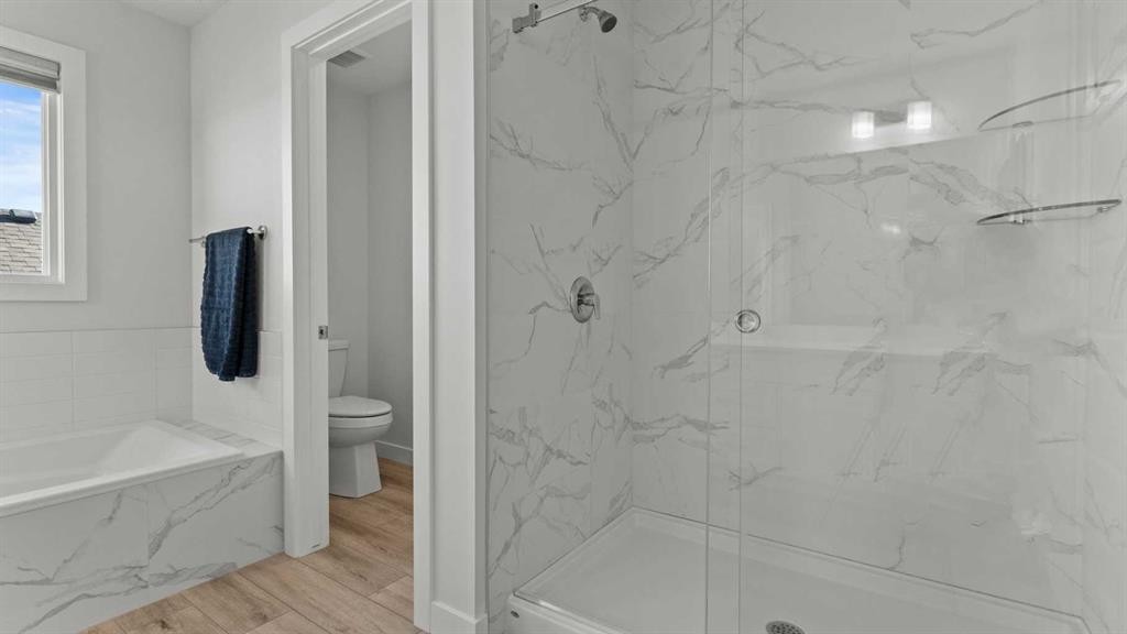 152 Threepoint Cove, Okotoks, AB - Indoor Photo Showing Bathroom
