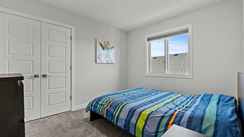 152 Threepoint Cove, Okotoks, AB - Indoor Photo Showing Bedroom