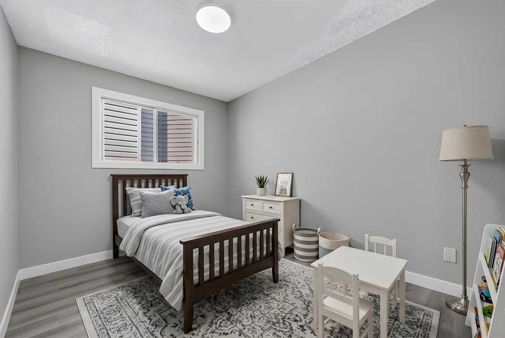 723 55 Avenue Sw, Calgary, AB - Indoor Photo Showing Bedroom