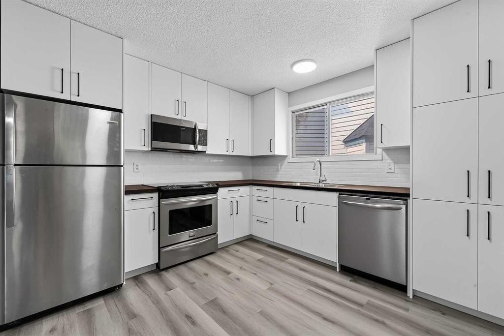 723 55 Avenue Sw, Calgary, AB - Indoor Photo Showing Kitchen