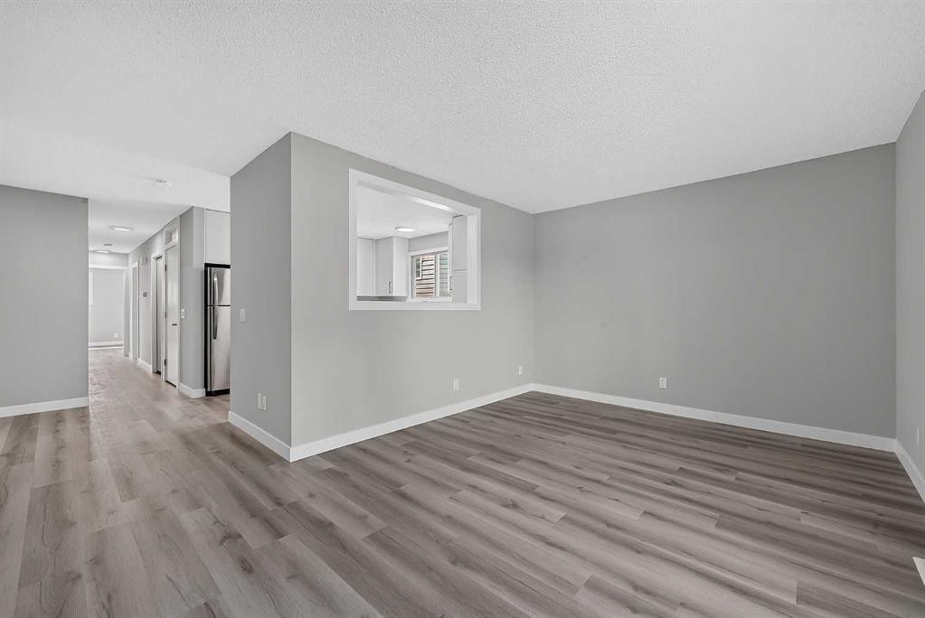 723 55 Avenue Sw, Calgary, AB - Indoor Photo Showing Other Room